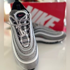 Size 7Y- Classic Air Max 97